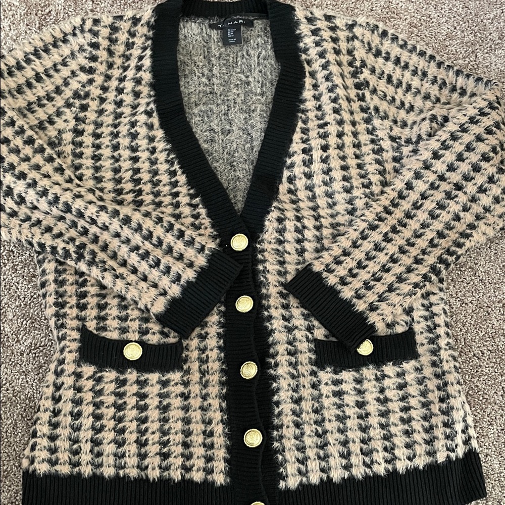 Tahari NWT Black and Beige Houndstooth Cardigan
